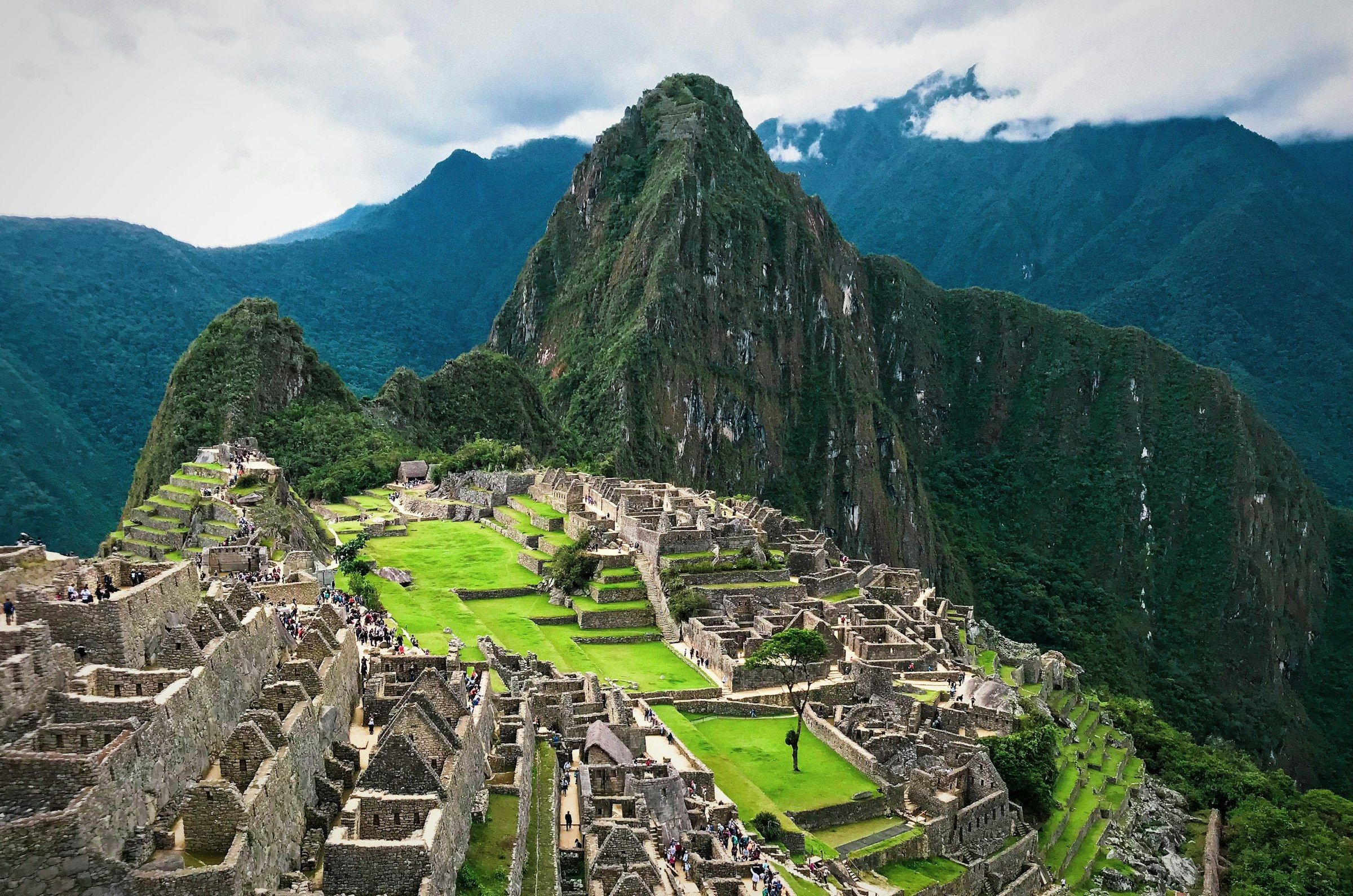 Ciudadela de Machu Picchu con el Huayna Picchu al fondo